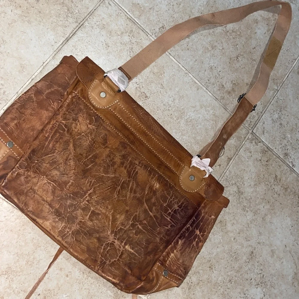 NWOT FREE PEOPLE Portland Distressed Messenger Bag - Picture 8 of 9
